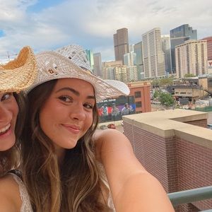 Meet your Posher, Emeline